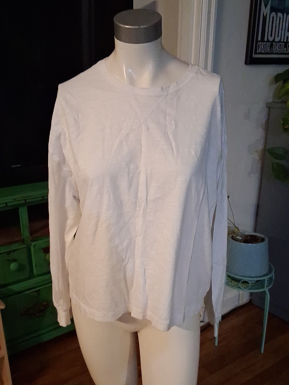 Universal Thread White Long-Sleeve Crewneck Tee